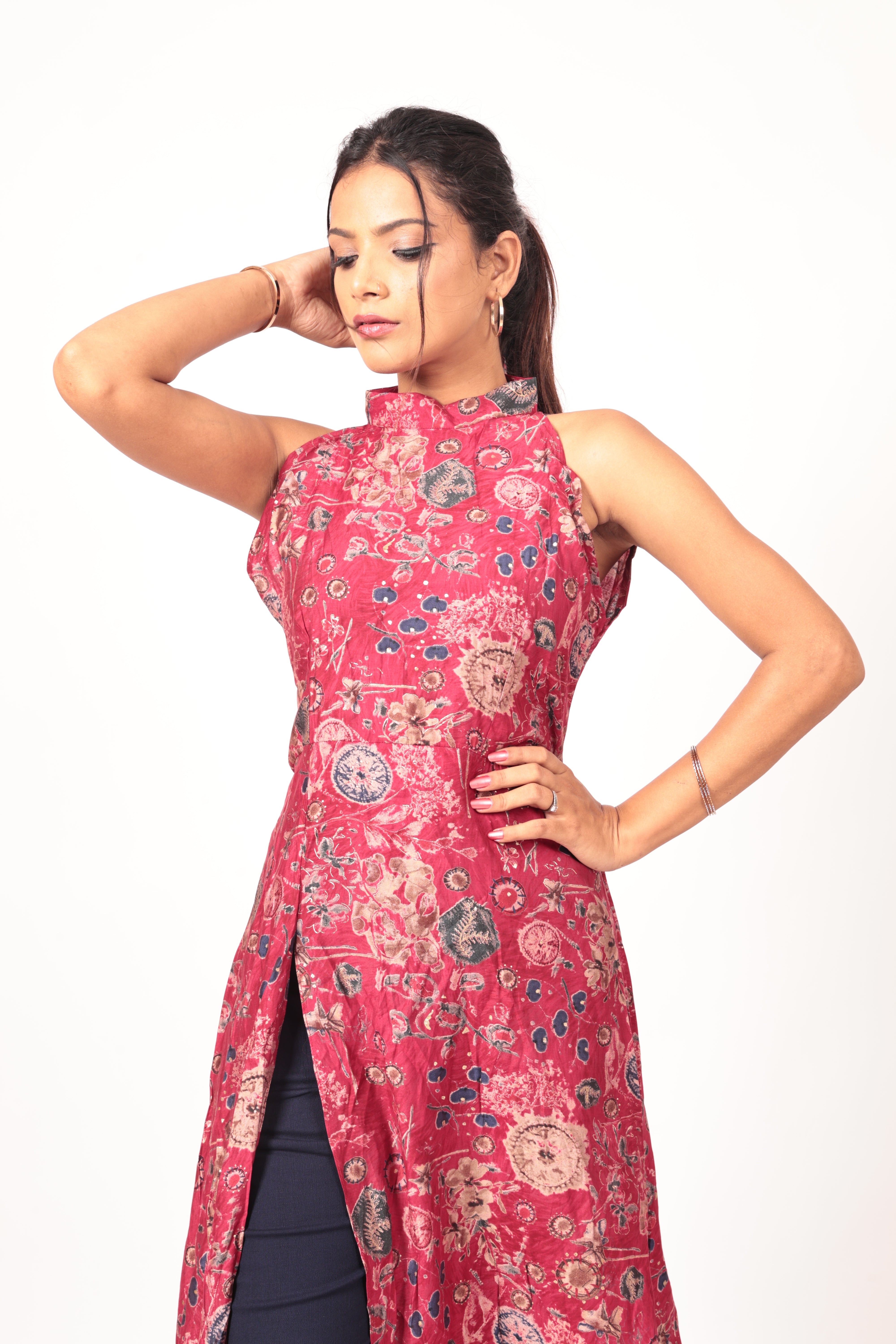 Striking red-pink floral print sleeveless kurta