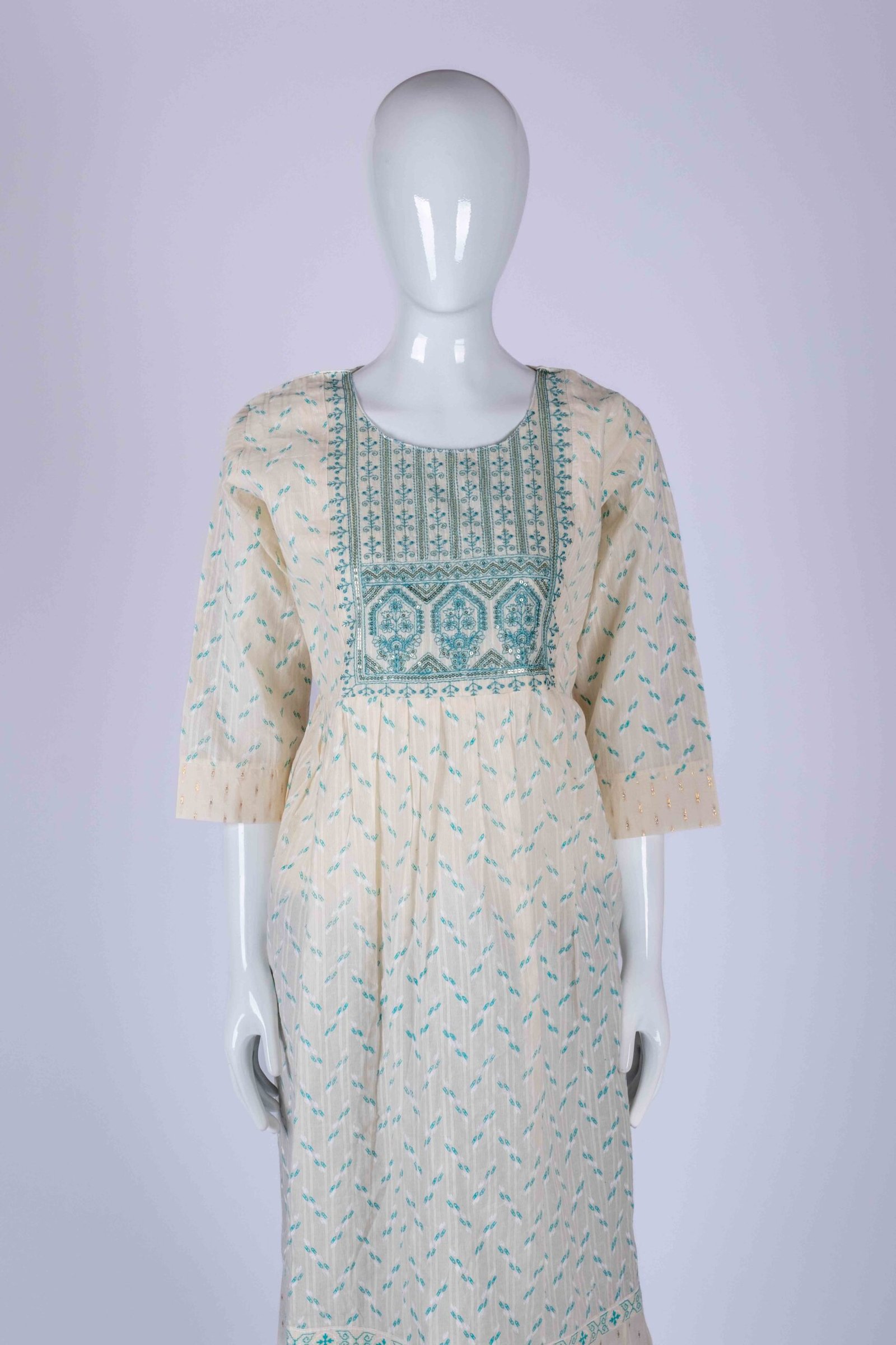 Women White printed kurta with floral embroidery