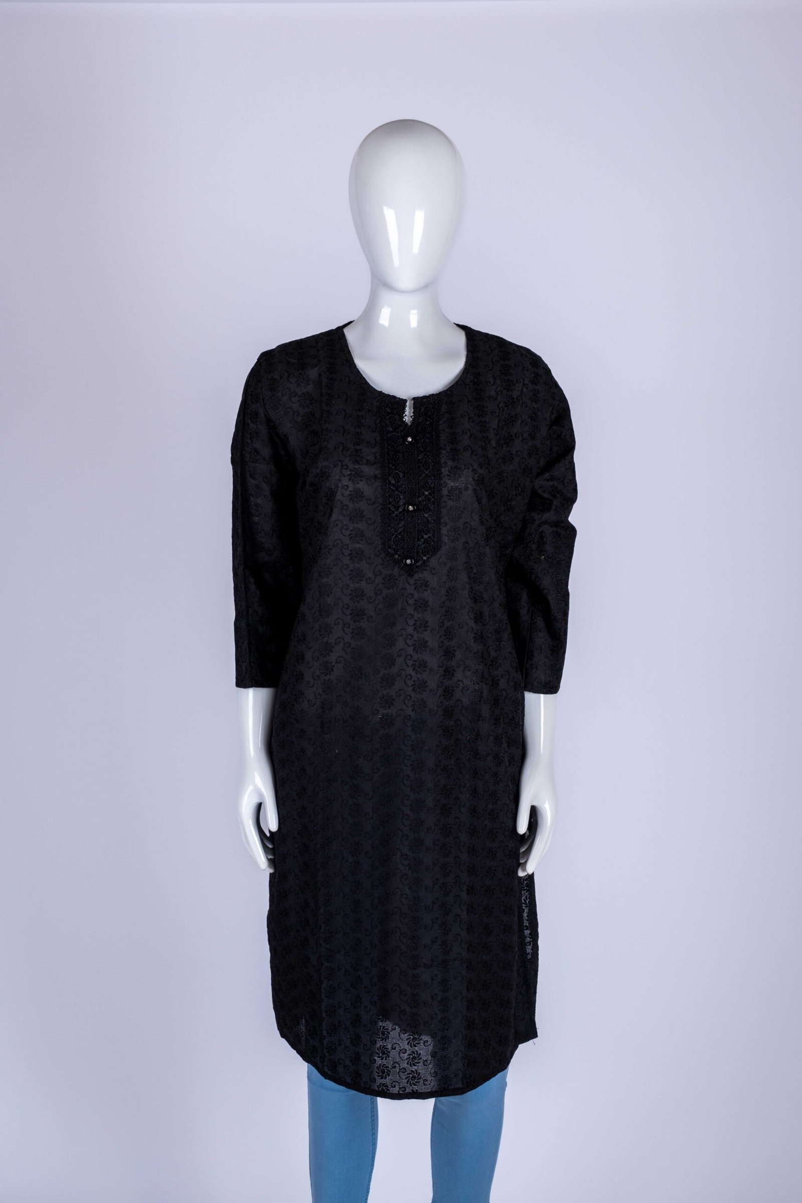 Women Black embroidered kurta