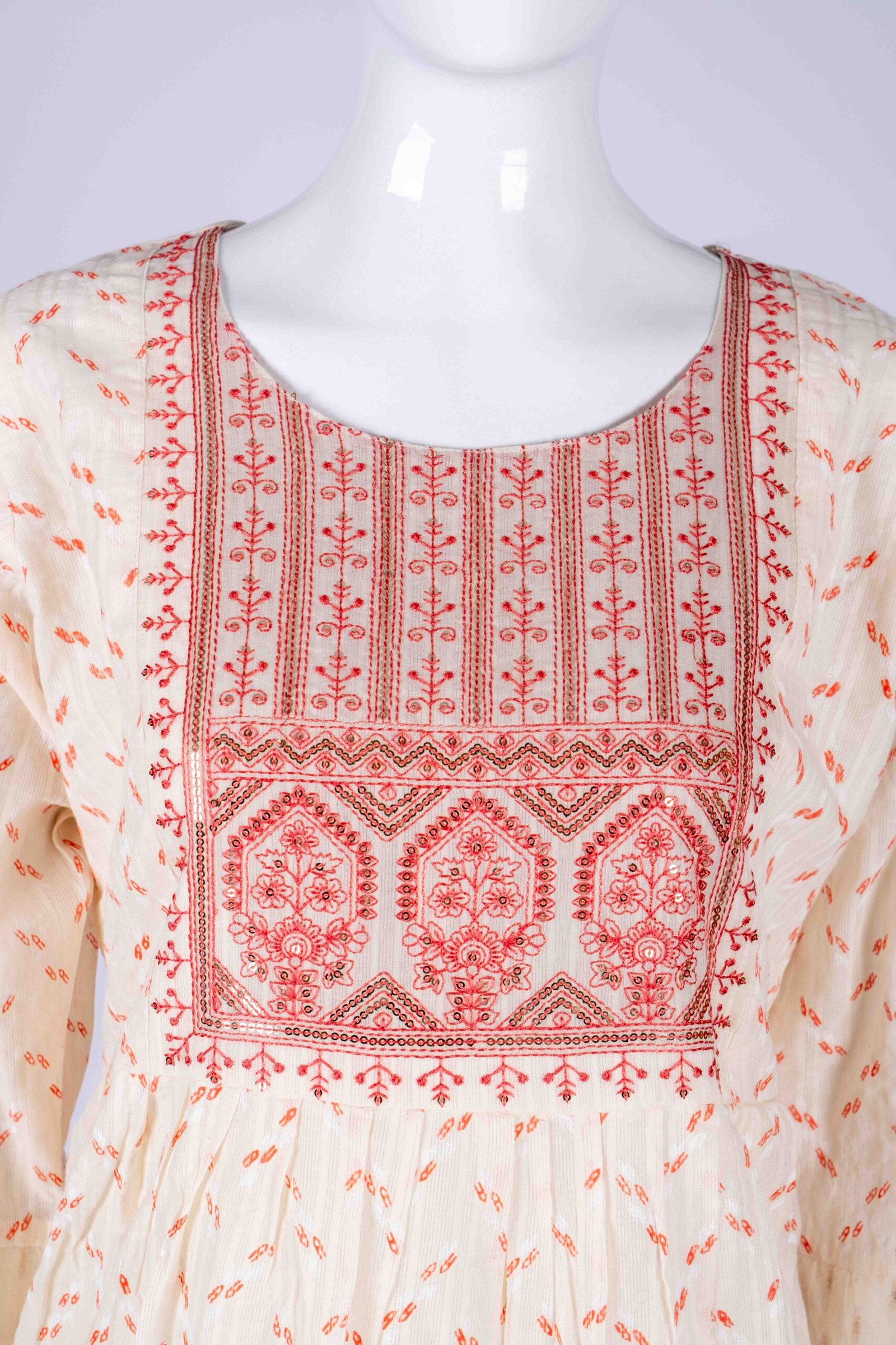 Women White printed kurta with floral embroidery