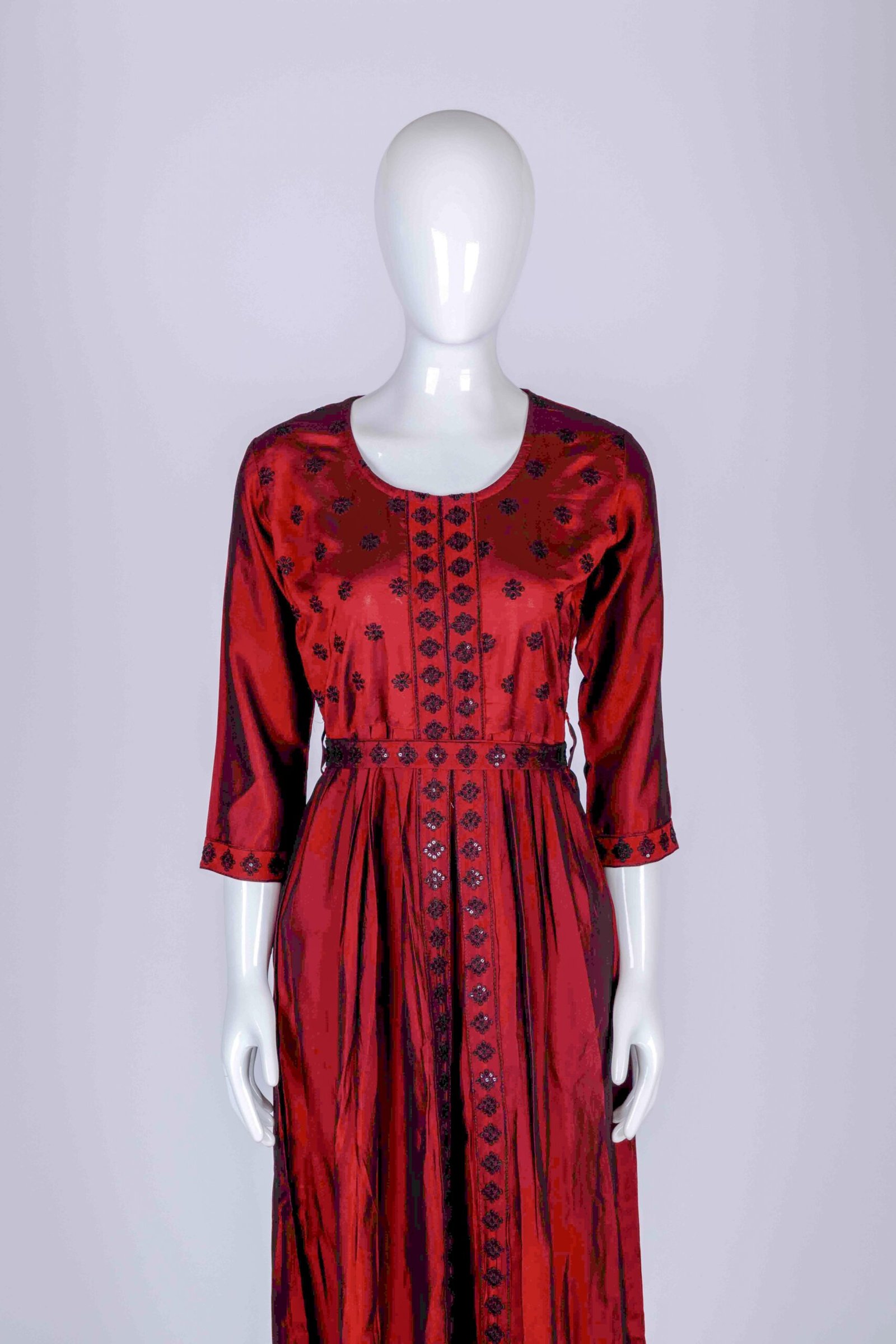 Women's Maroon solid kurta top with floral chamki embroidery