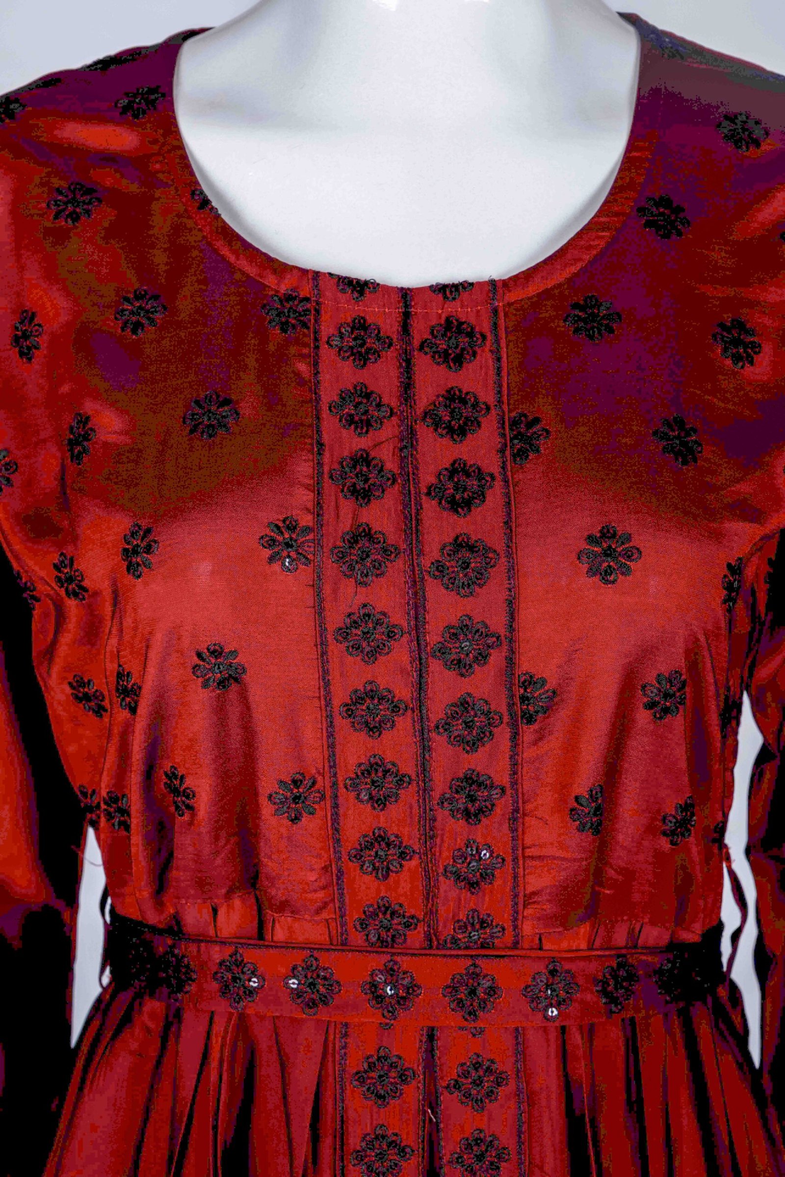 Women's Maroon solid kurta top with floral chamki embroidery