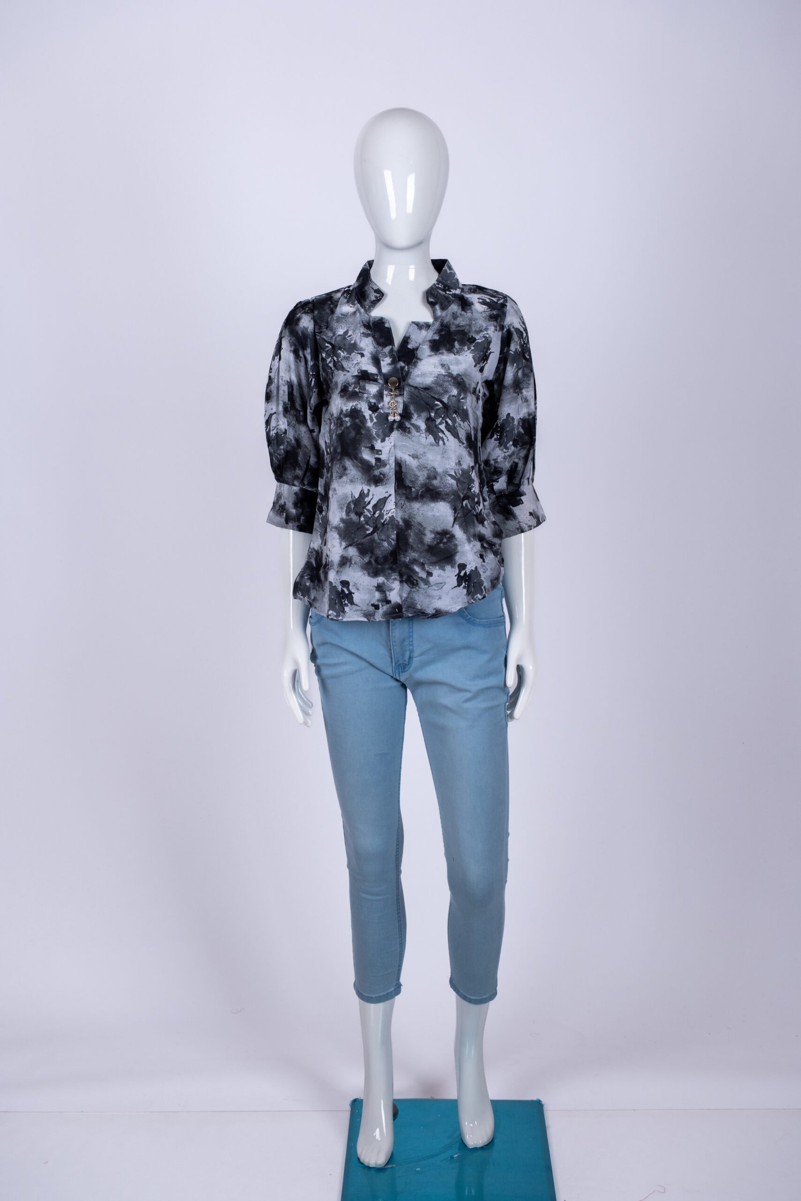 Women's Grey floral patterned top