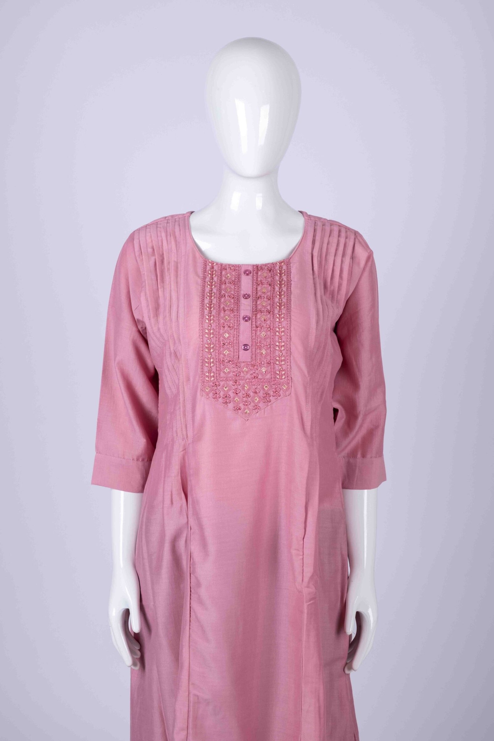 Women's Pink solid kurta with floral embroidery