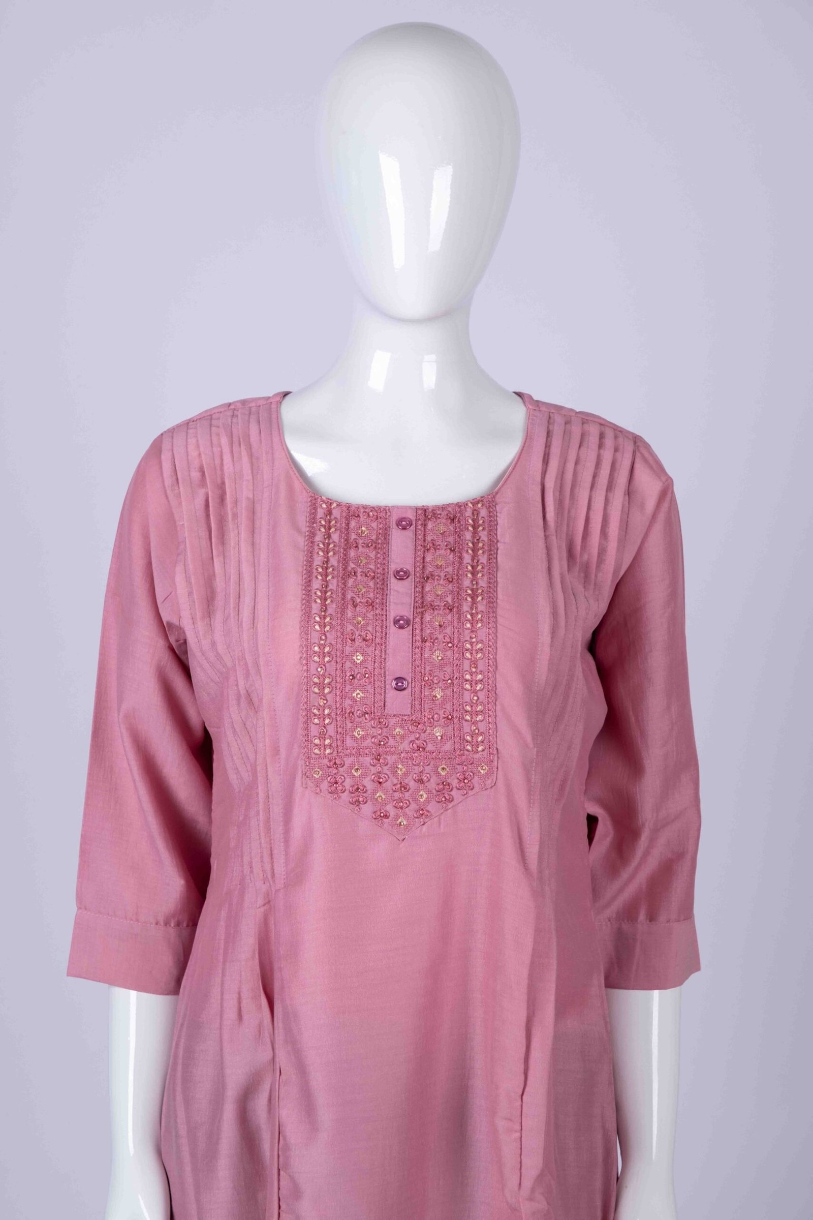 Women's Pink solid kurta with floral embroidery