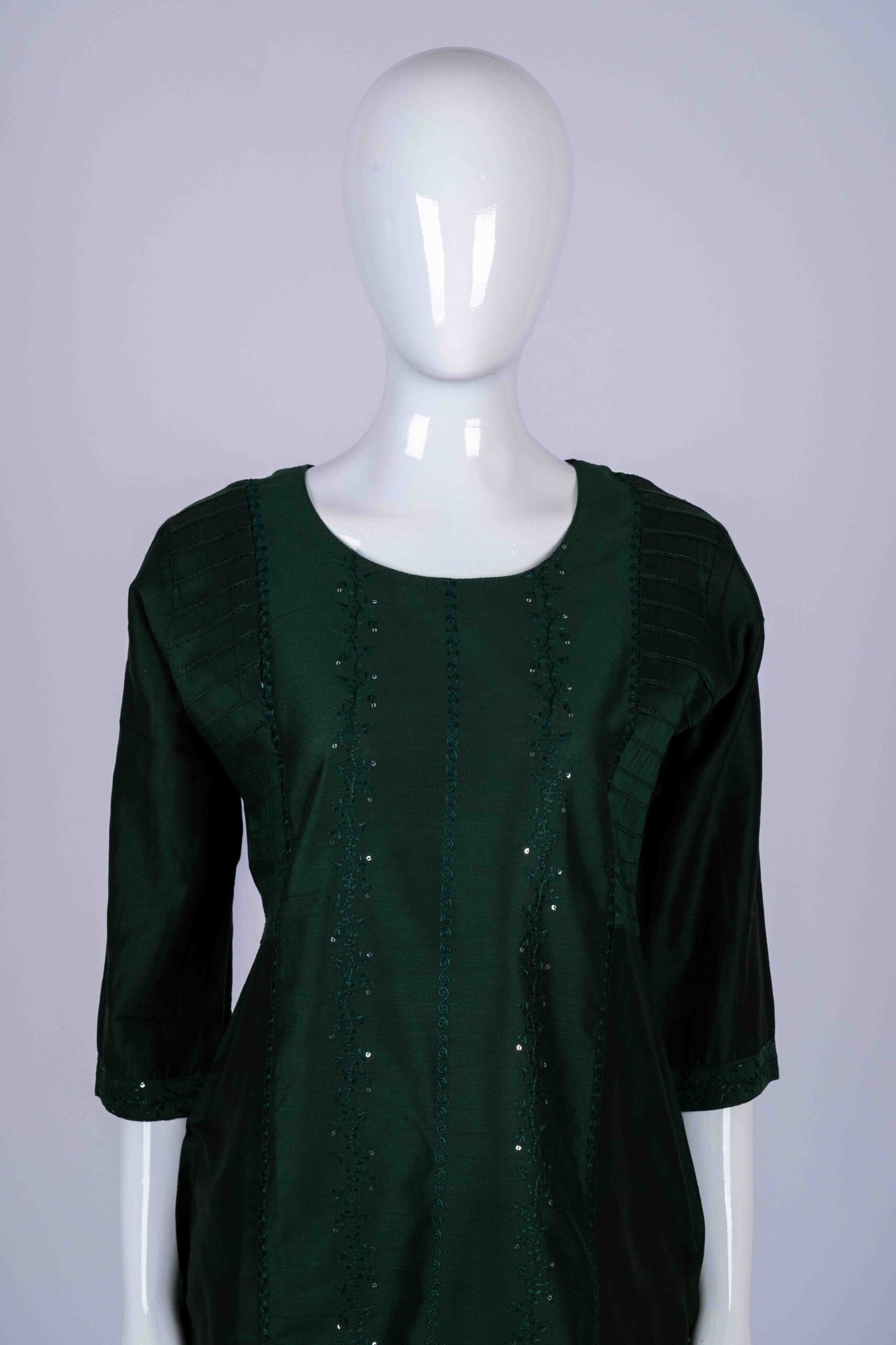 Women's Green solid kurta with floral embroidery