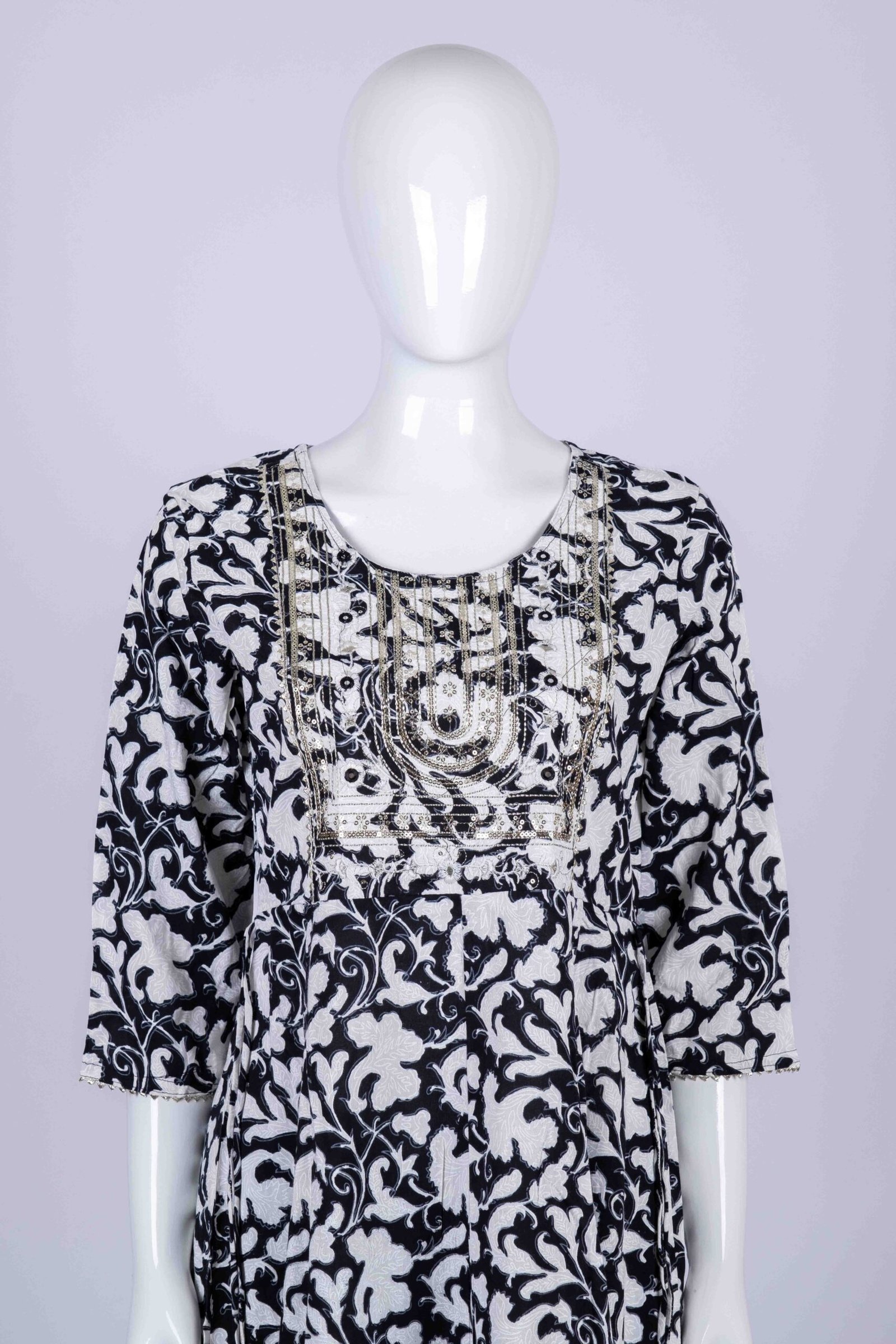 Women's Black & White floral printed kurta top